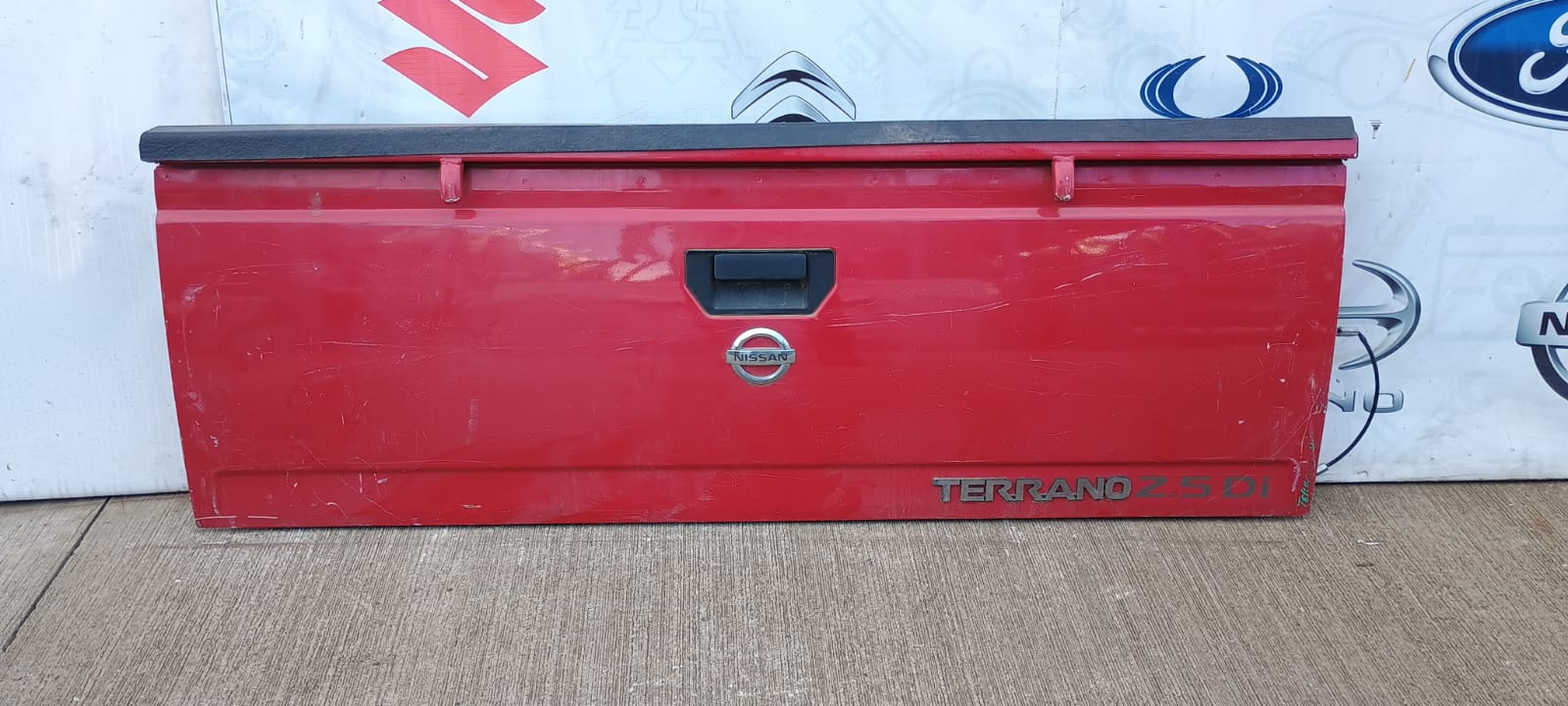 Tapa maleta / portalon nissan terrano 2002 2003 2004 2005 2006 2007 2008 2009 2010 2011
