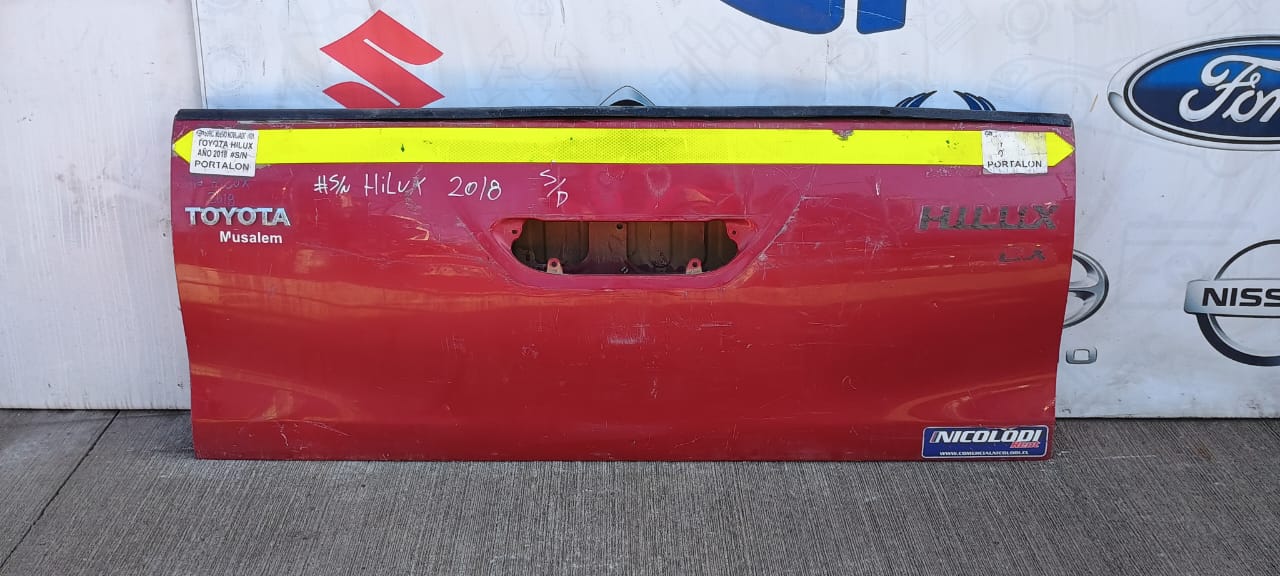Tapa maleta / portalon toyota hilux 2016 2017 2018 2019