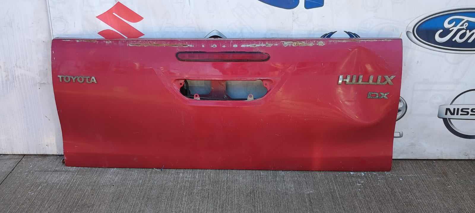 Tapa maleta / portalon toyota hilux 2020 2021 2022 2023 2024