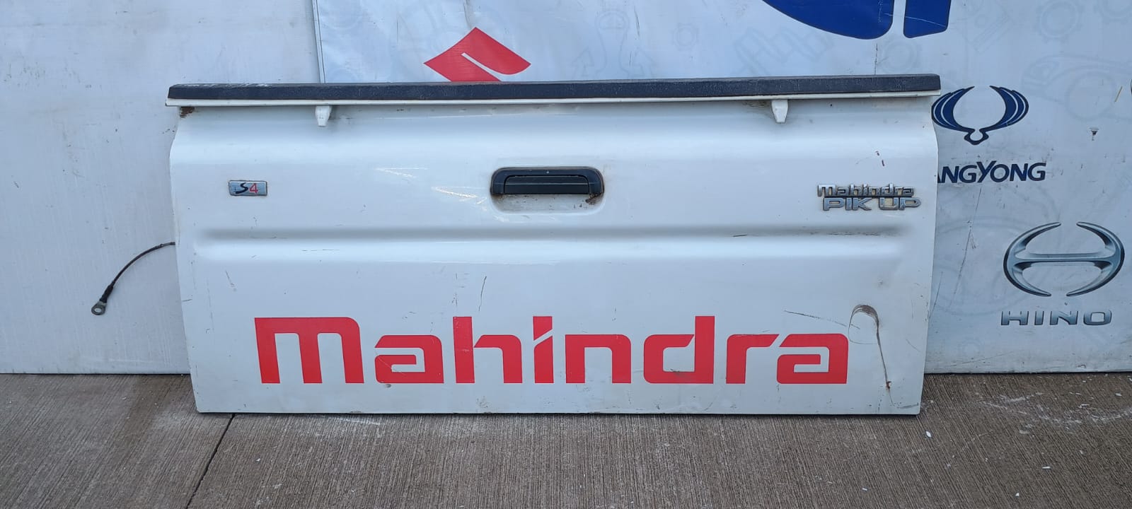 Tapa maleta / portalon mahindra pik up 2008 2009 2010 2011 2012 2013 2014 2015 2016 2017 2018 2019 2020 2021 2022