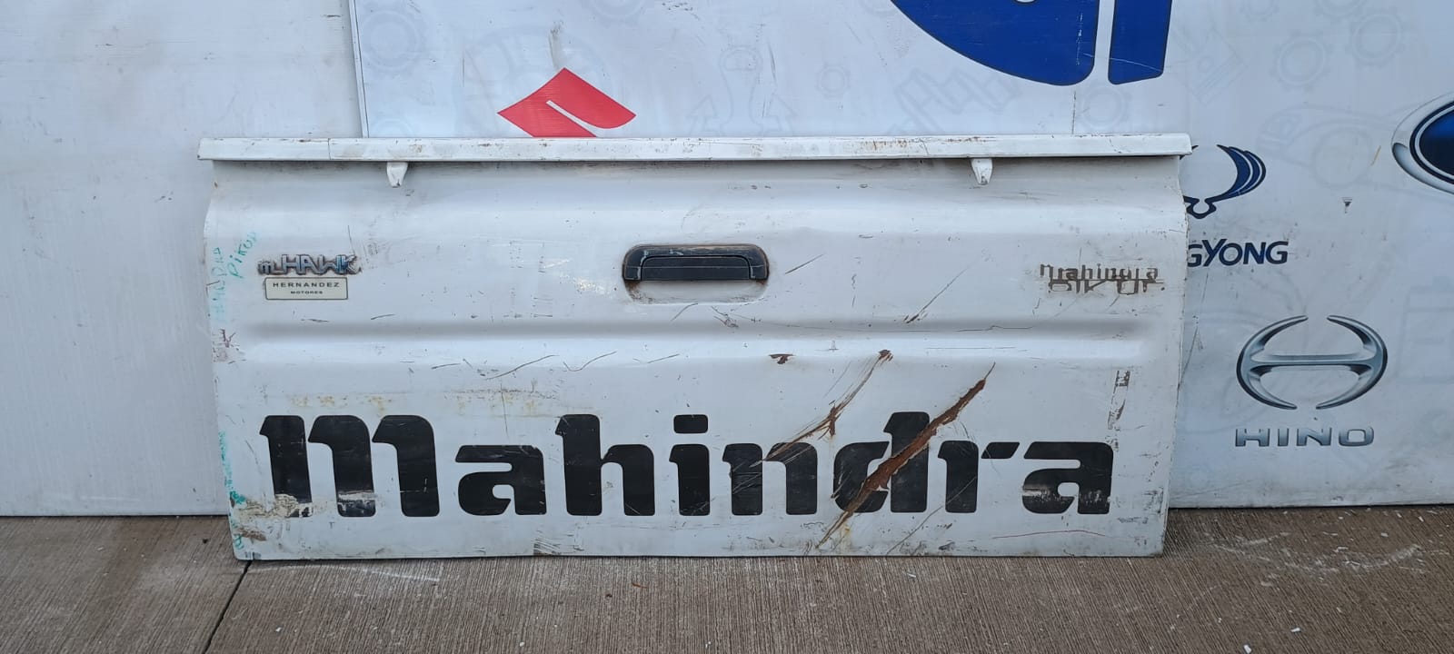 Tapa maleta / portalon mahindra pik up 2008 2009 2010 2011 2012 2013 2014 2015 2016 2017 2018 2019 2020 2021 2022