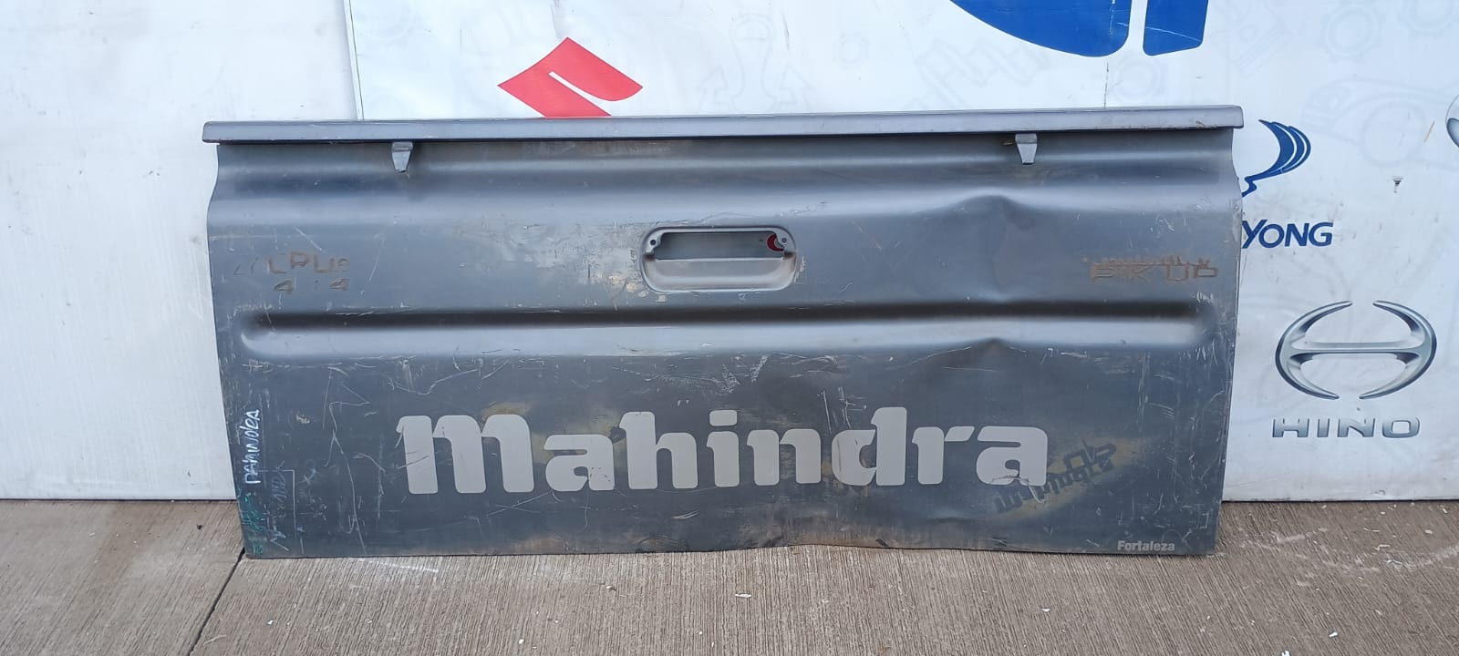 Tapa maleta / portalon mahindra pik up 2008 2009 2010 2011 2012 2013 2014 2015 2016 2017 2018 2019 2020 2021 2022