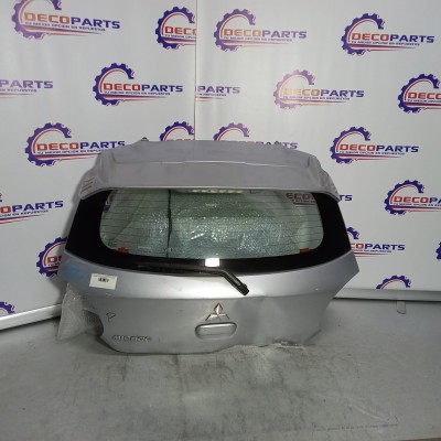 Tapa maleta / portalon mitsubishi mirage 2014 2015 2016 2017 2018 2019