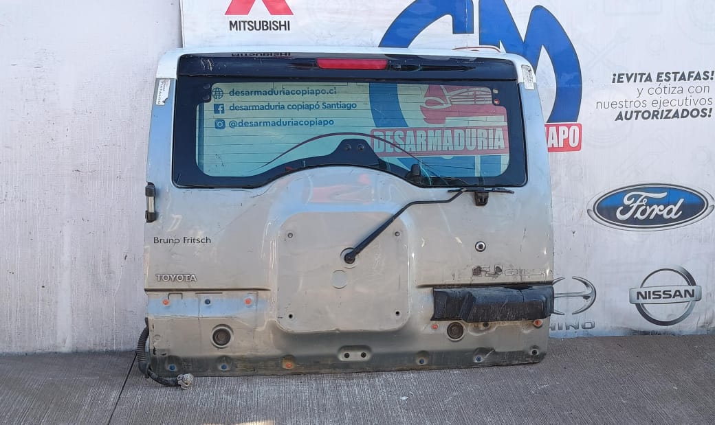 Tapa maleta / portalon toyota fj cruiser