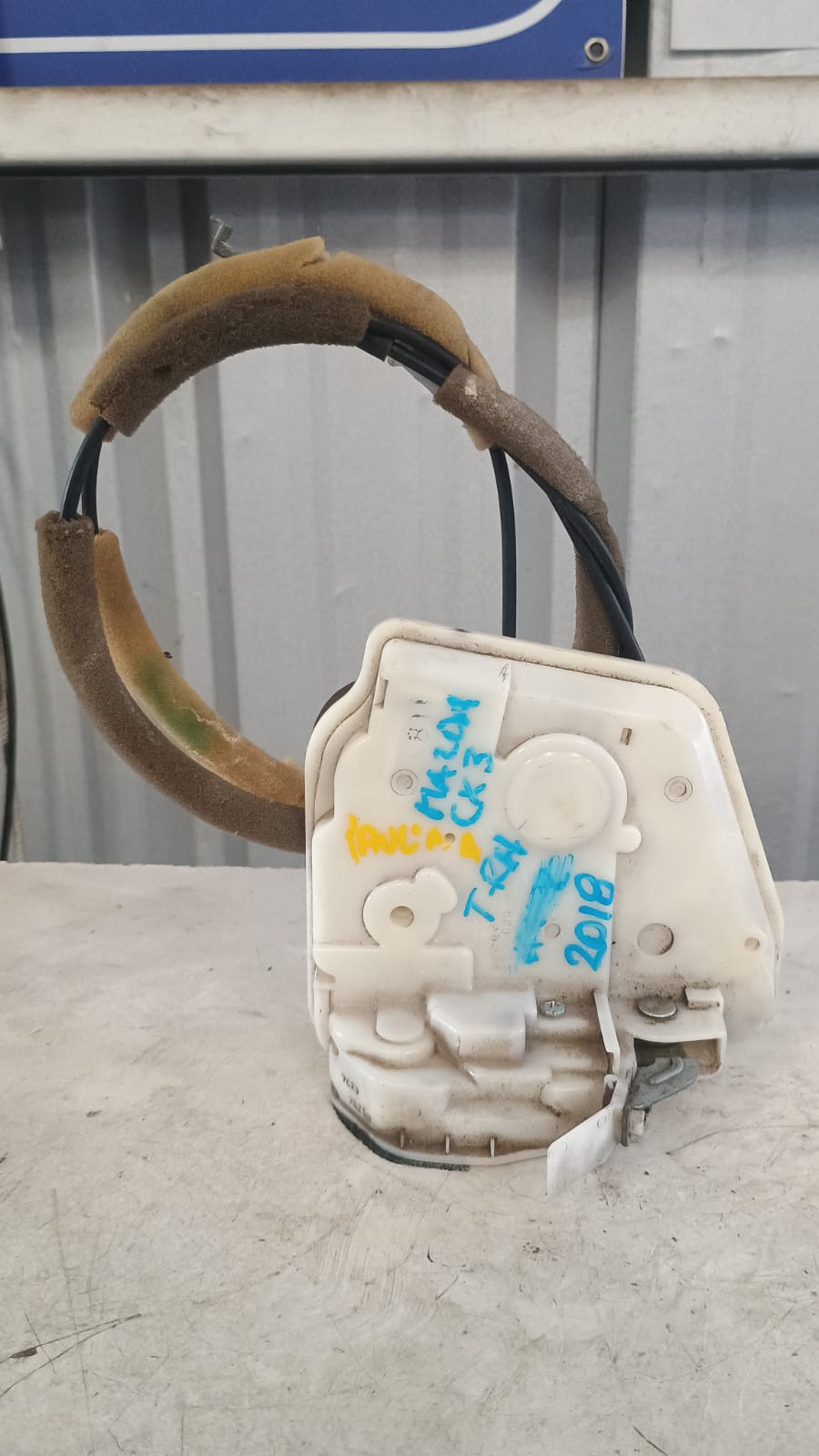 Chapa puerta trasera derecha mazda cx3