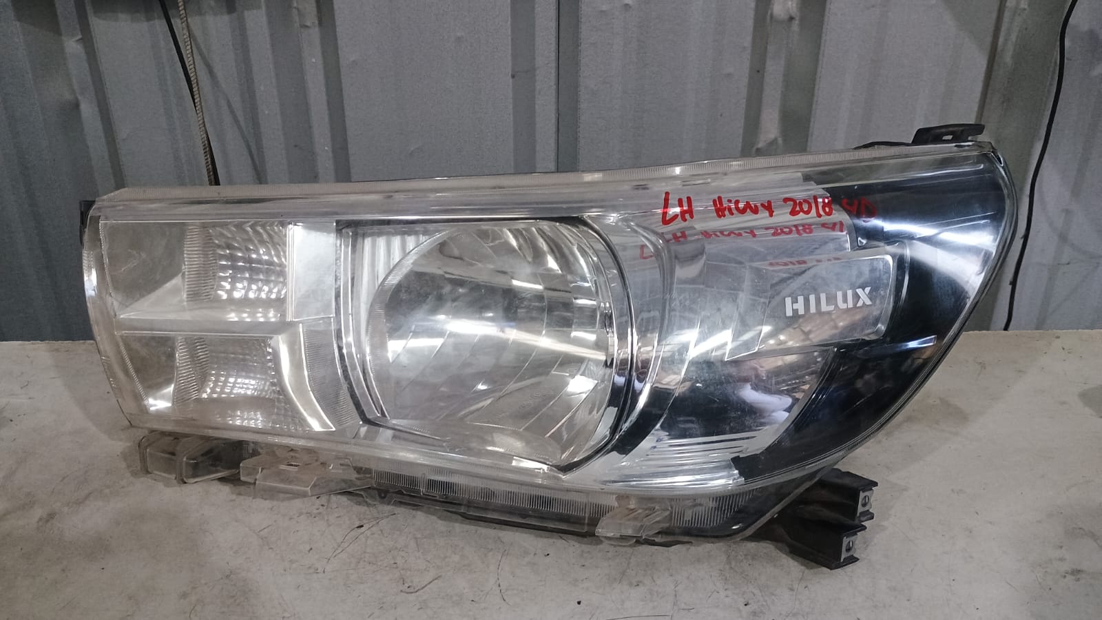 Optico izquierdo toyota hilux