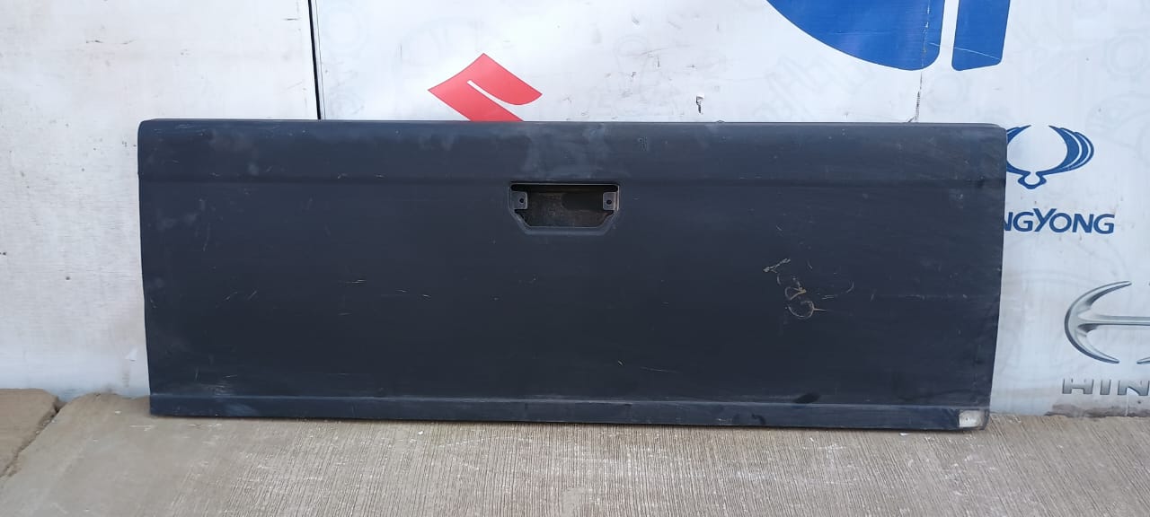Tapa maleta / portalon nissan terrano 2002 2003 2004 2005 2006 2007 2008 2009 2010 2011