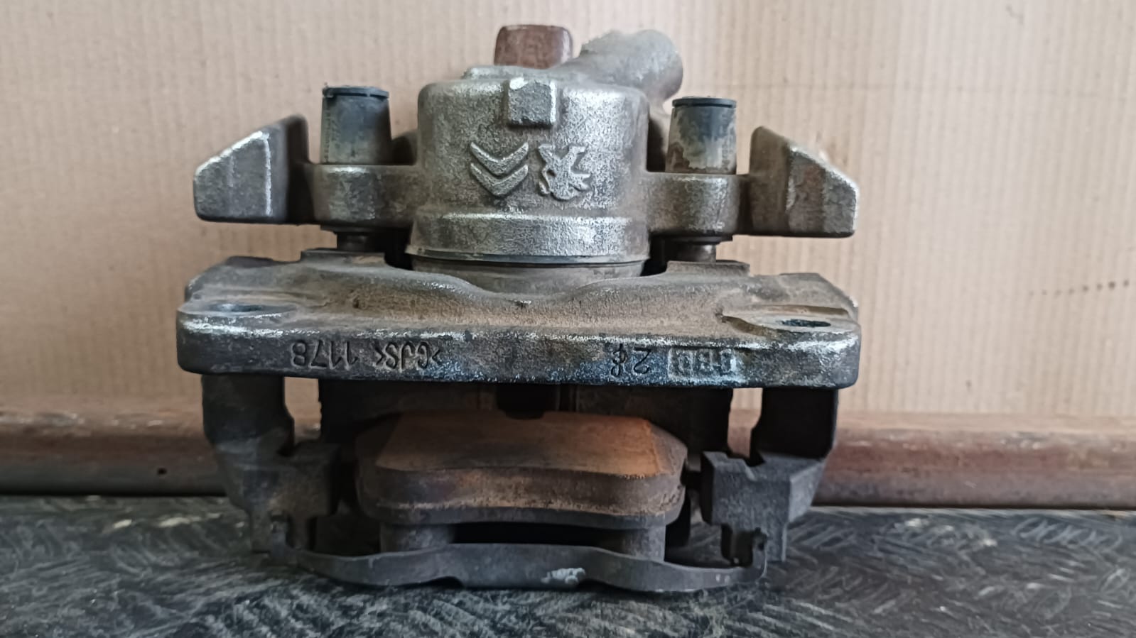 Caliper delantero derecho peugeot partner 2019 2020 2021 2022 2023 2024