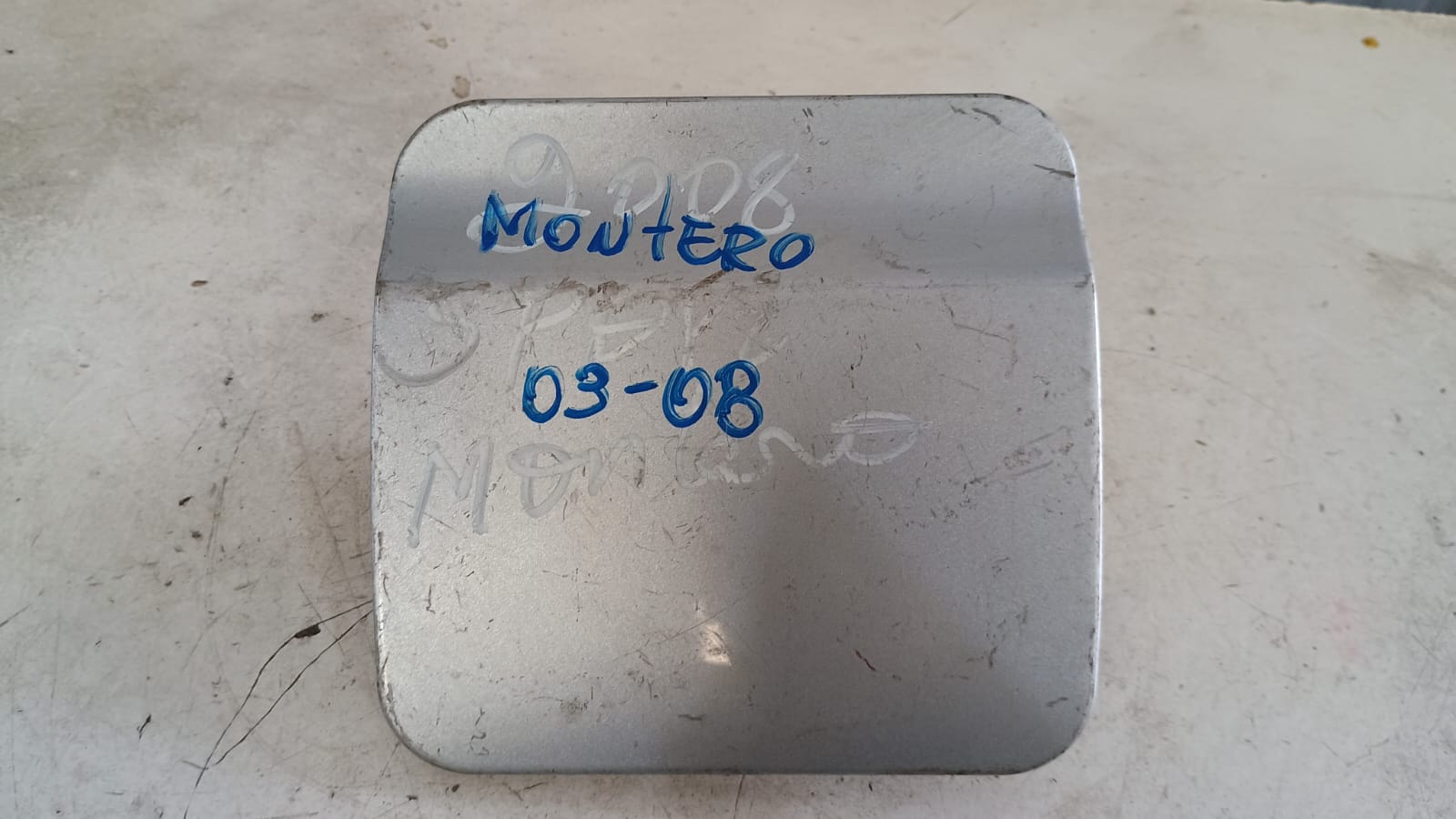 Tapa de bencina exterior mitsubishi montero 2003 2004 2005 2006 2007
