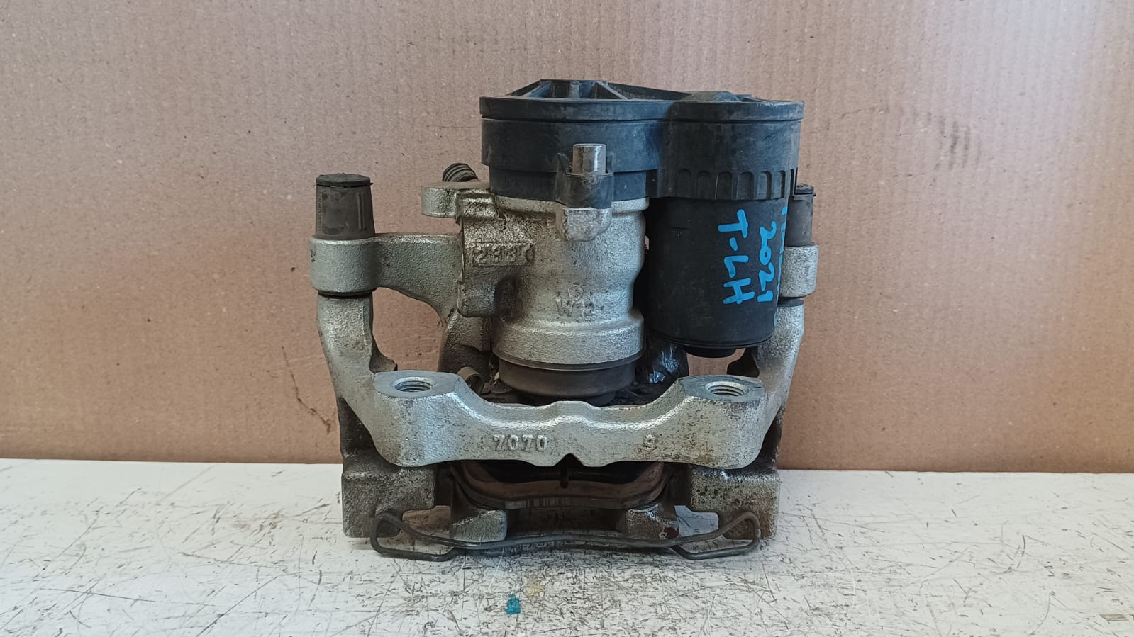 Caliper trasero izquierdo mazda 3