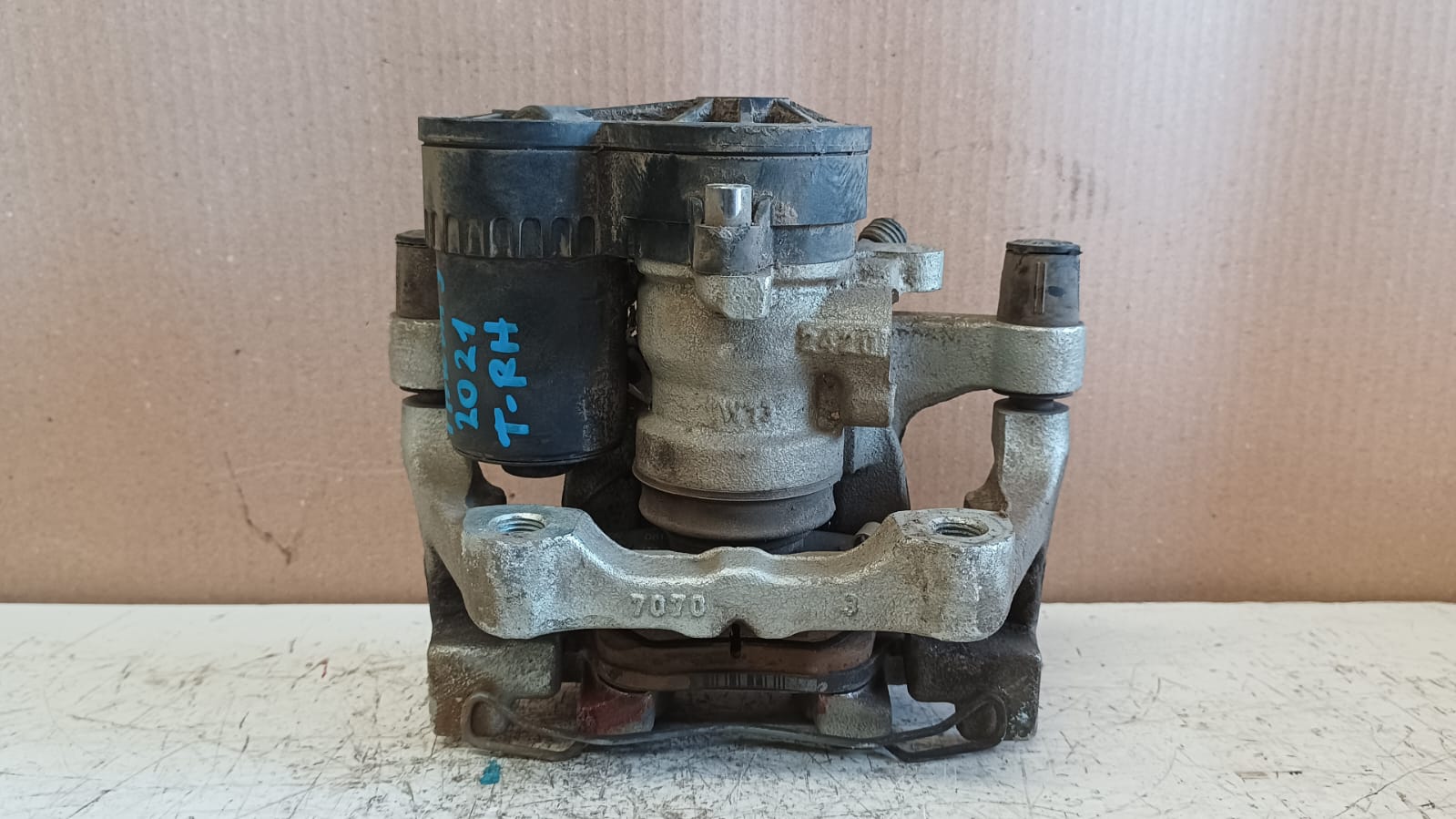 Caliper trasero derecho mazda 3