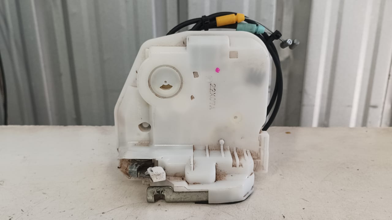 Chapa puerta trasera izquierda mitsubishi l200 2016 2017 2018 2019