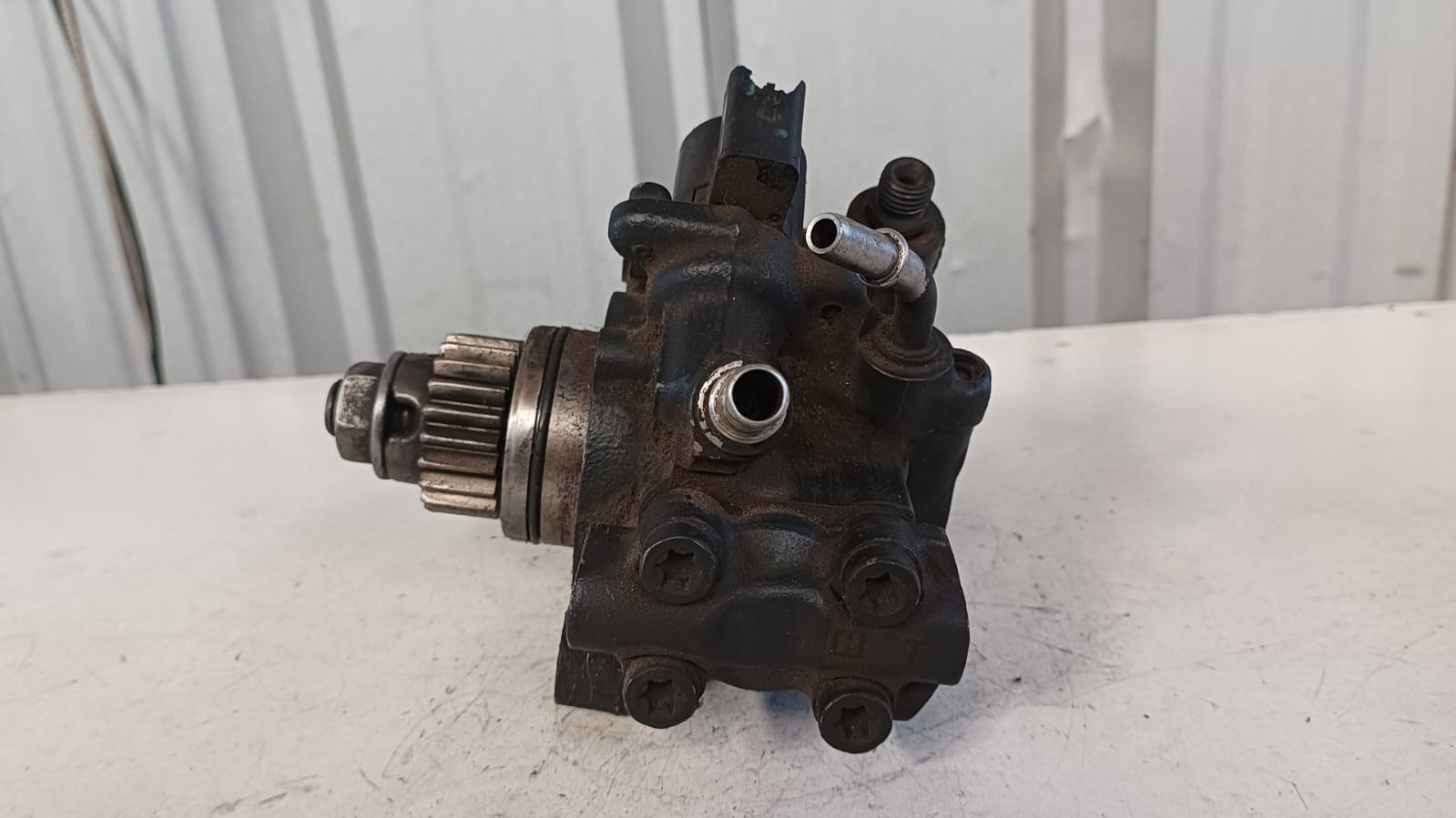 Bomba elevadora o inyectora de combustible nissan np300 2016 2017 2018 2019 2020 2021 2022 2023 2024