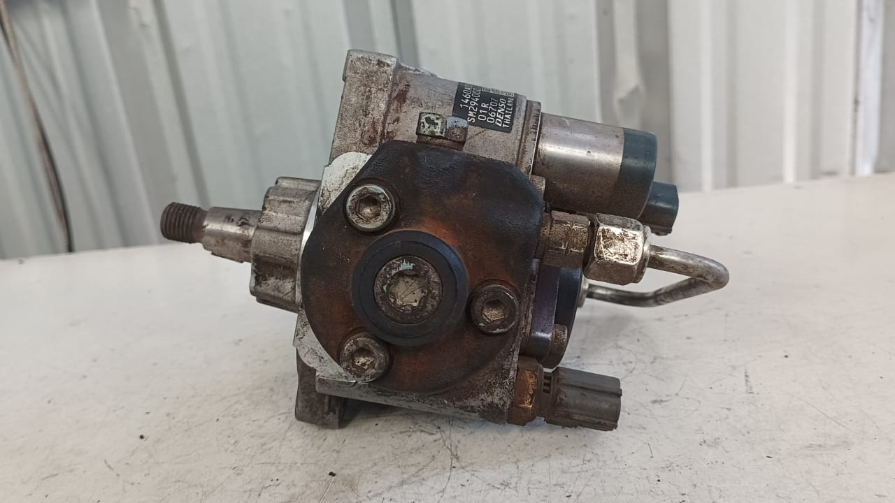 Bomba elevadora o inyectora de combustible mitsubishi l200 2012 2013 2014 2015