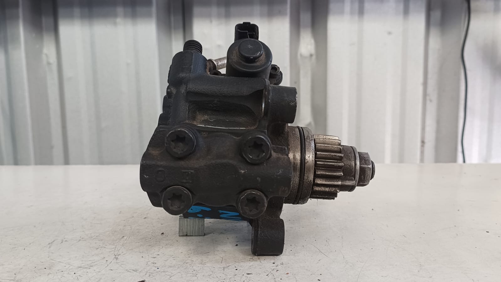 Bomba elevadora o inyectora de combustible nissan np300 navara 2016 2017 2018 2019 2020 2021 2022 2023