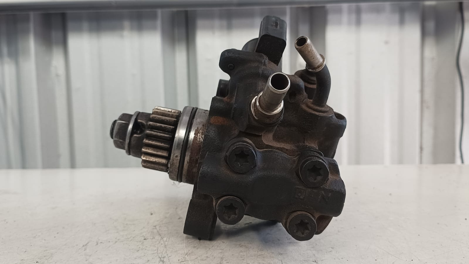 Bomba elevadora o inyectora de combustible nissan np300 2016 2017 2018 2019 2020 2021 2022 2023 2024