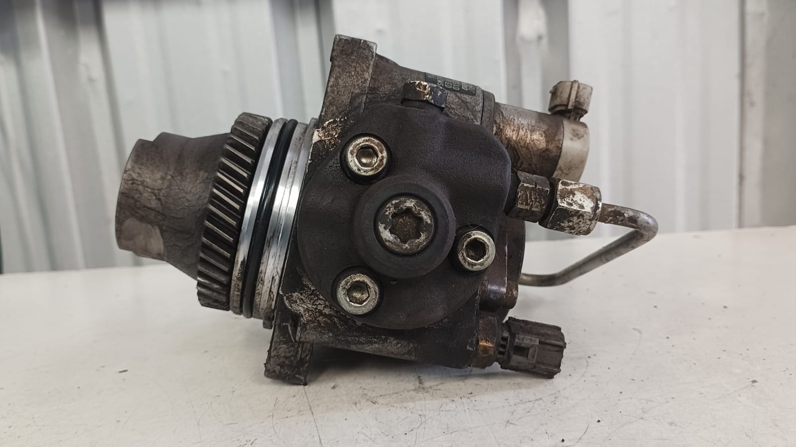 Bomba elevadora o inyectora de combustible mitsubishi l200 2016 2017 2018 2019 2020 2021 2022