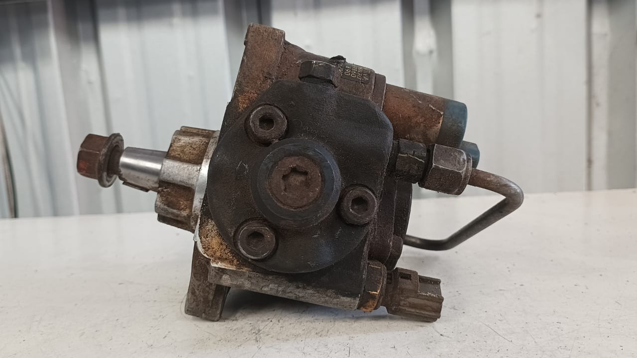 Bomba elevadora o inyectora de combustible mitsubishi l200 2012 2013 2014 2015