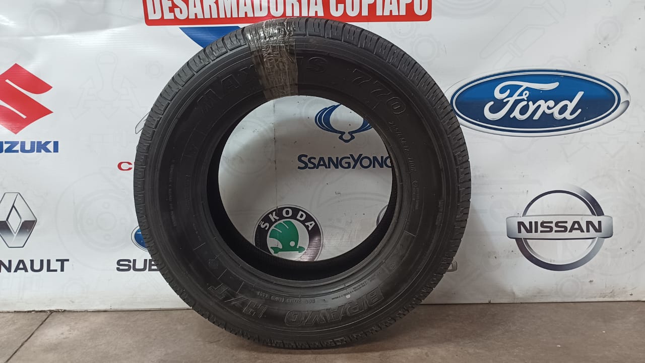 Neumatico toyota hilux