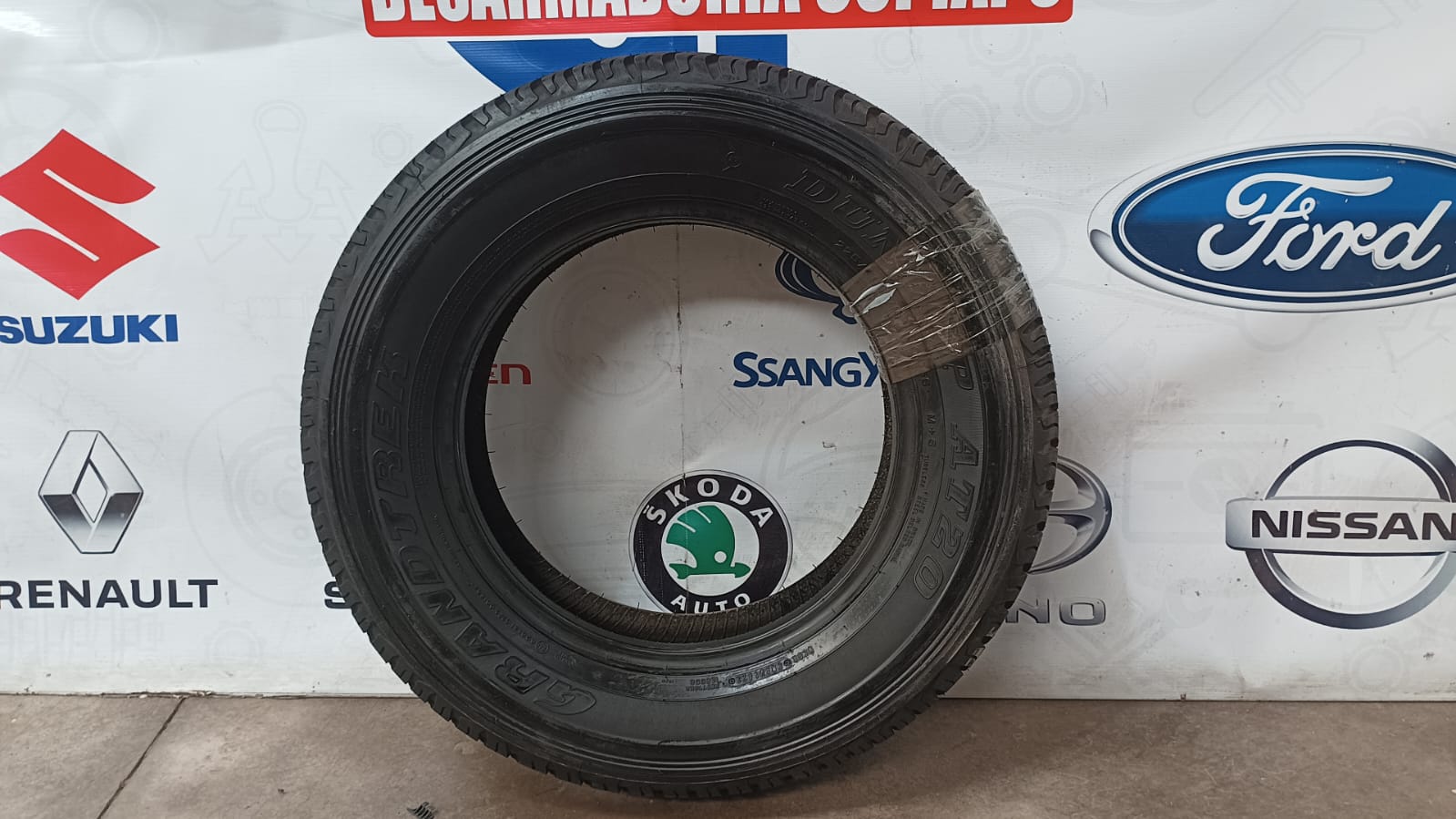 Neumatico toyota hilux