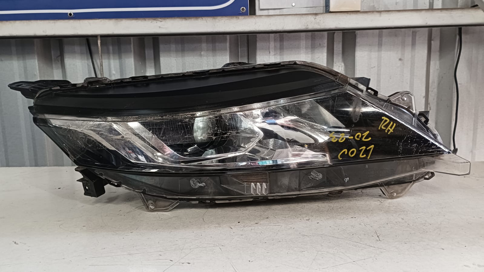 Optico derecho mitsubishi l200 2020 2021 2022 2023