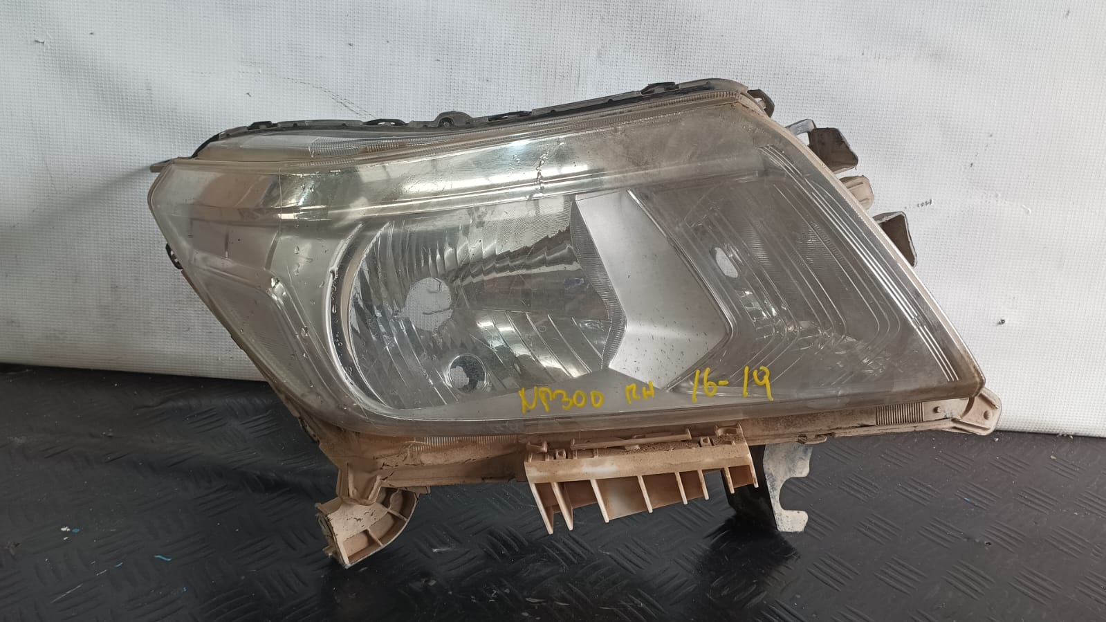 Optico derecho nissan np300 2016 2017 2018 2019