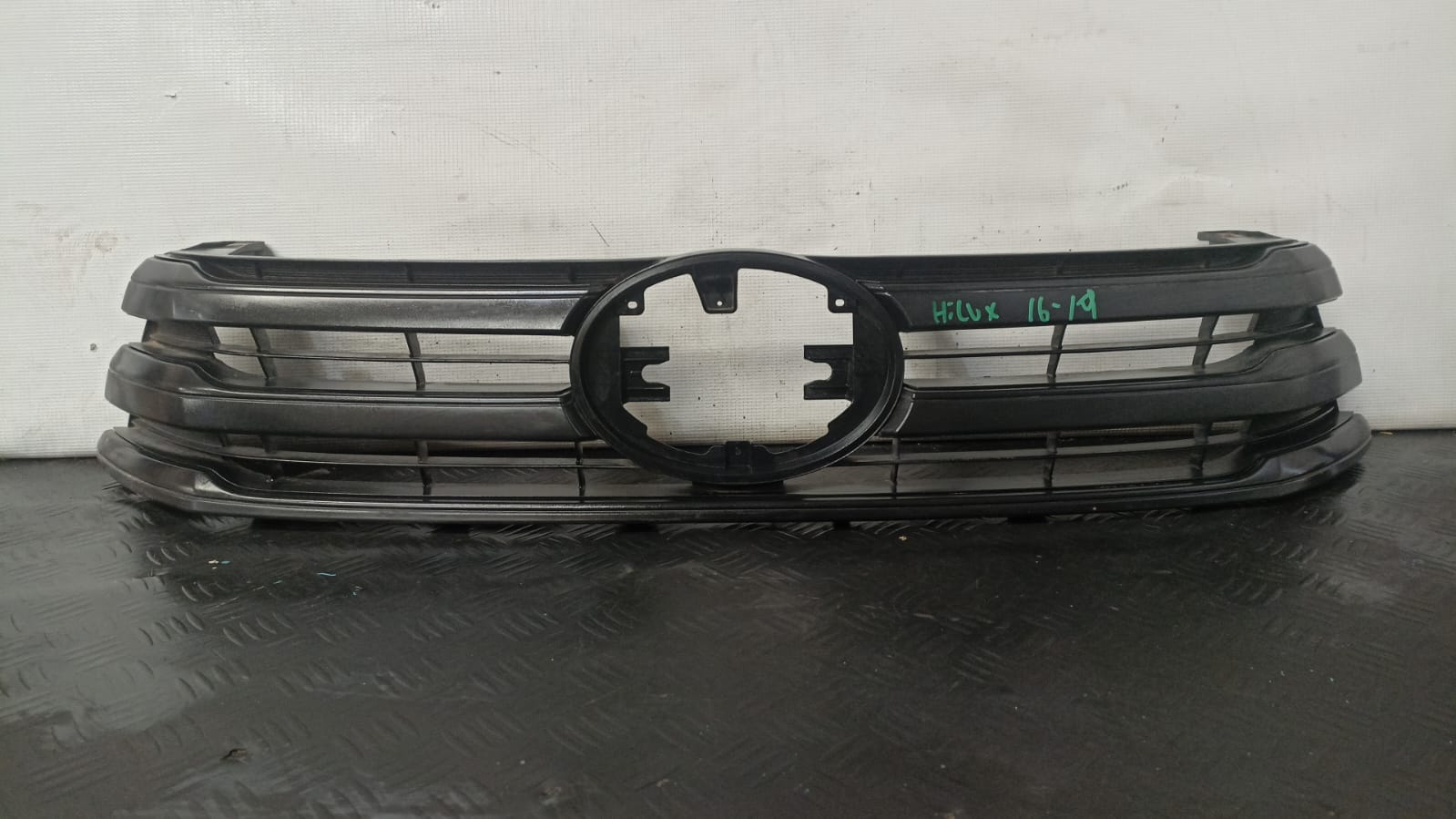 Mascara toyota hilux 2016 2017 2018 2019