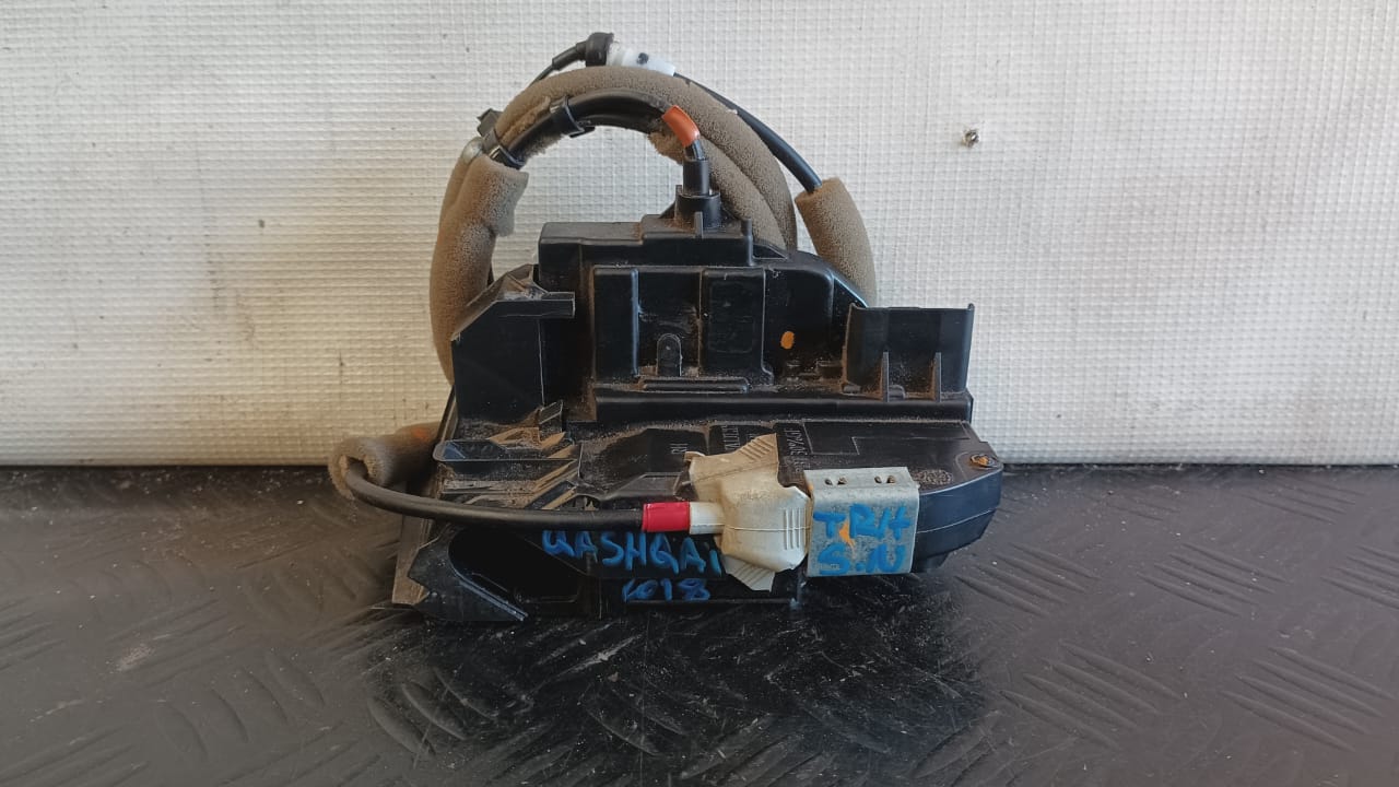 Chapa puerta trasera derecha nissan qashqai