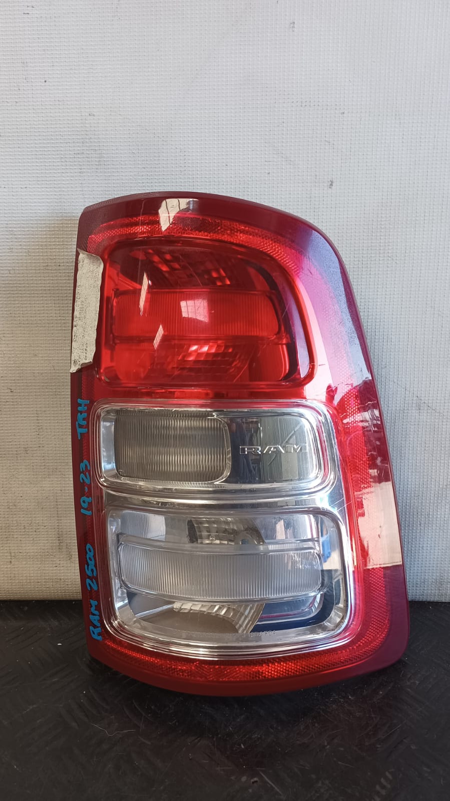 Foco trasero derecho dodge ram 2500 2019 2020 2021 2022 2023