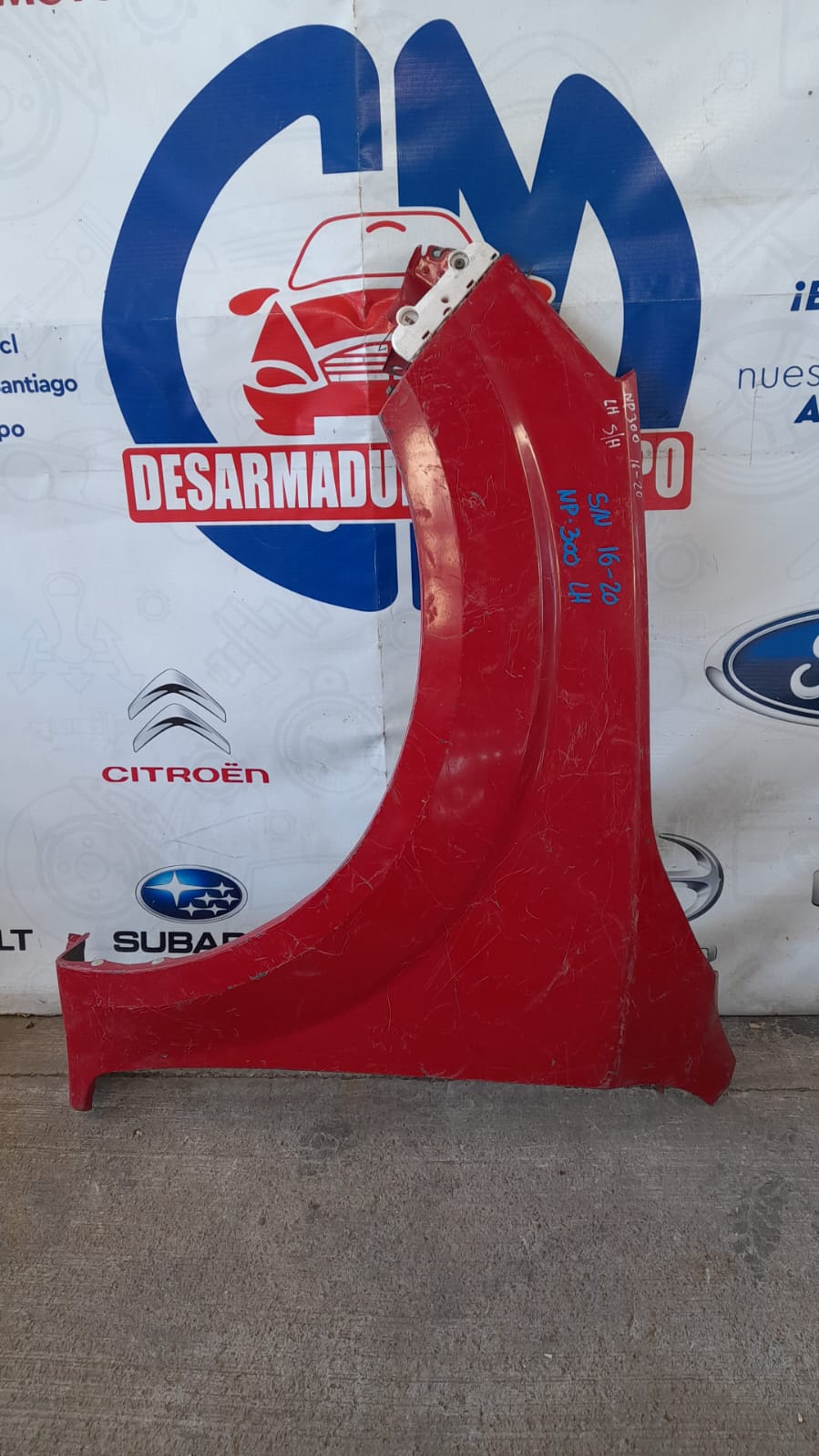 Tapabarro izquierdo nissan np300 2016 2017 2018 2019 2020