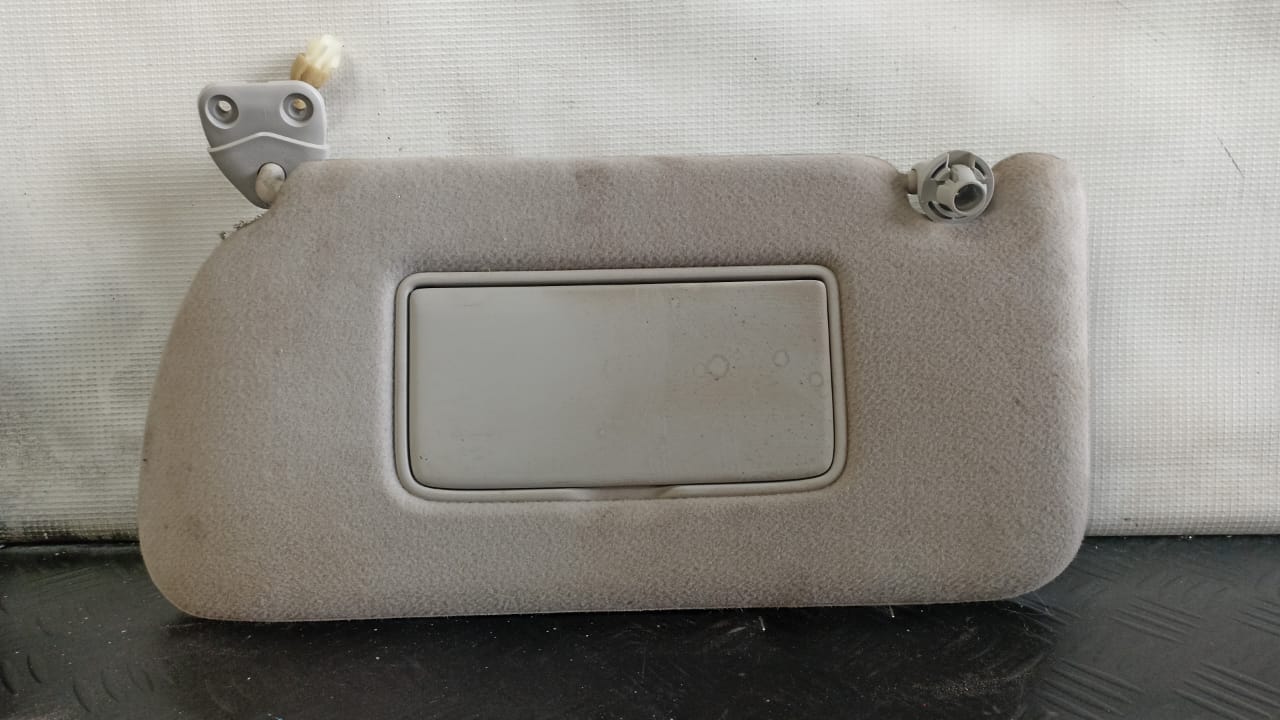 Visera (sombrilla - parasol) izquierda nissan np300