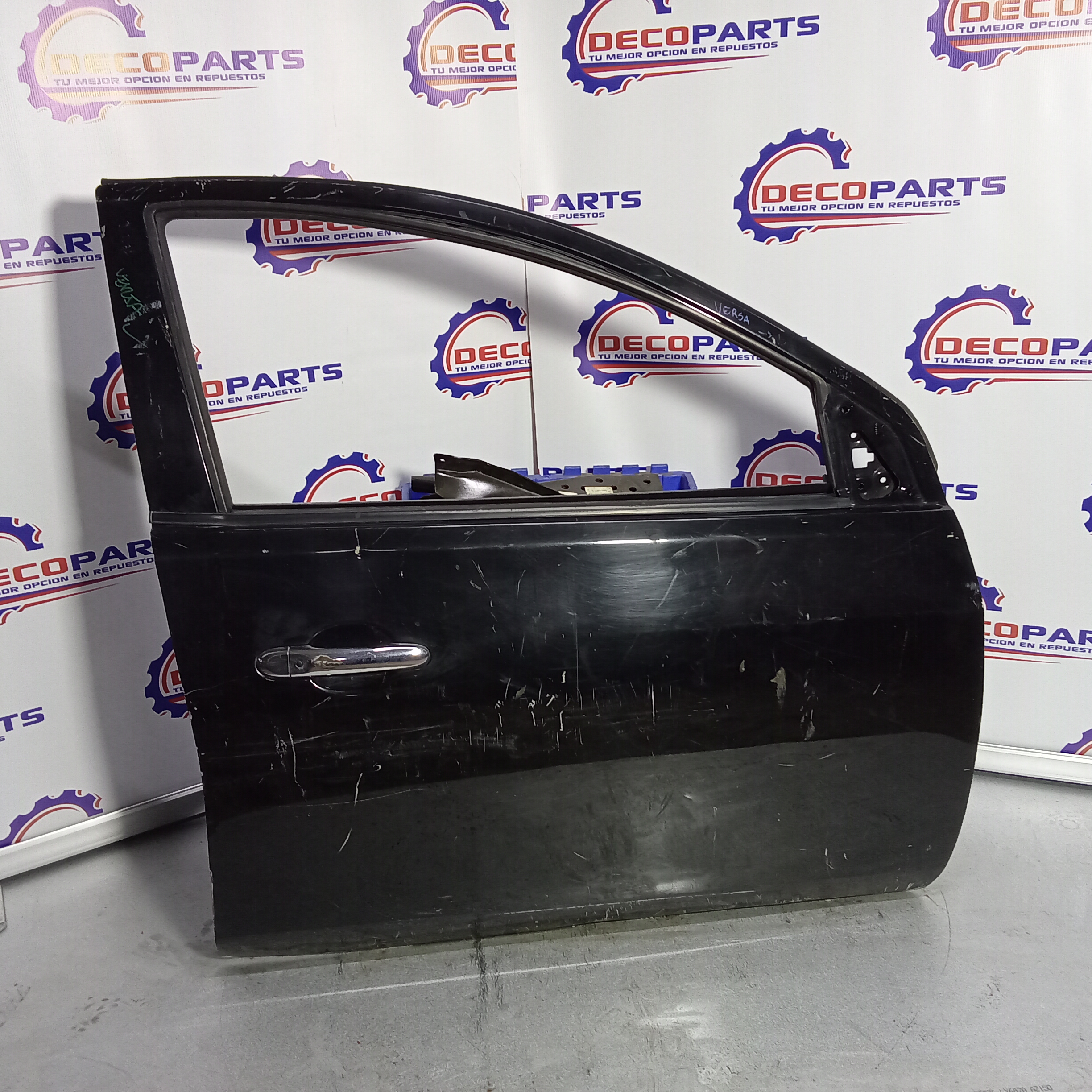 Puerta delantera derecha nissan versa 2015