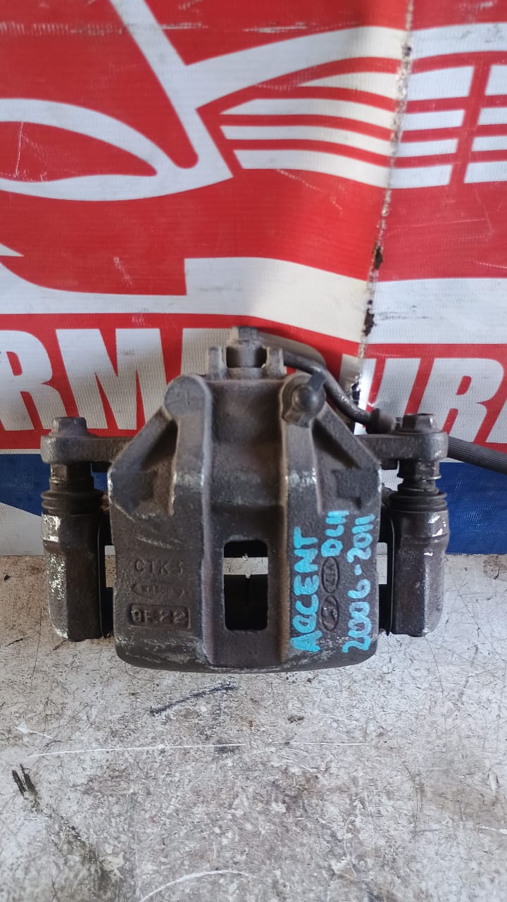 Caliper delantero izquierdo hyundai accent 2006 2007 2008 2009 2010 2011
