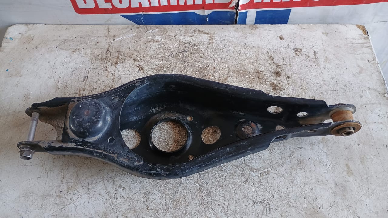 Bandeja trasera izquierda inferior toyota rav4 2013 2014 2015 2016 2017