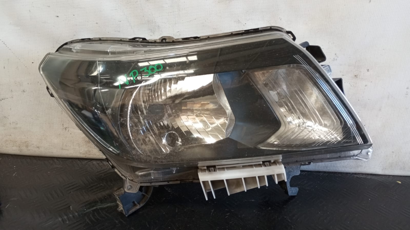 Optico derecho nissan np300 2015 2016 2017 2018 2019