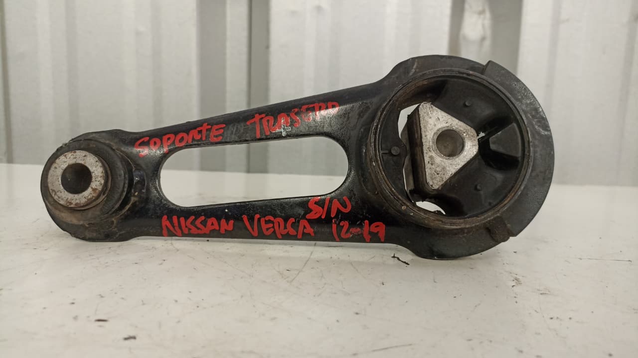 Soporte de motor central trasero nissan versa