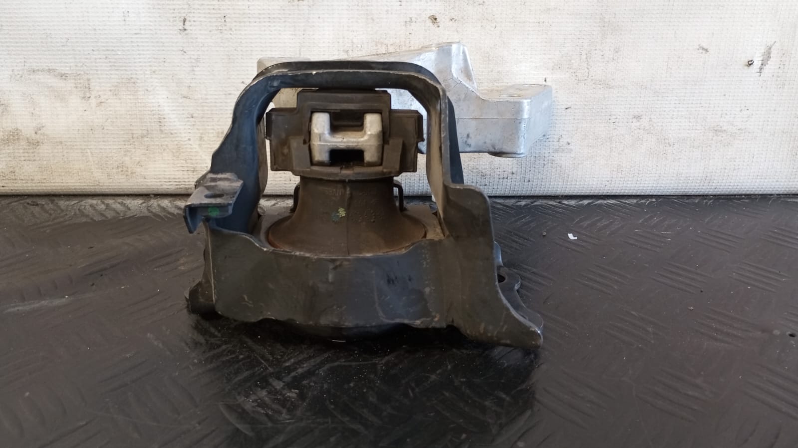 Soporte de motor derecho nissan versa 2012 2013 2014 2015 2016 2017 2018 2019