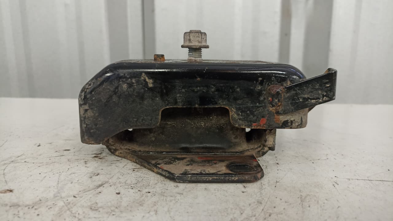 Soporte de motor izquierdo mitsubishi l200 2016 2017 2018 2019 2020 2021 2022 2023