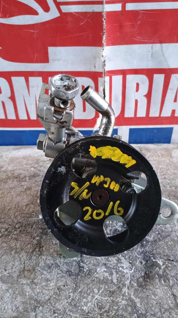 Bomba de direccion nissan np300