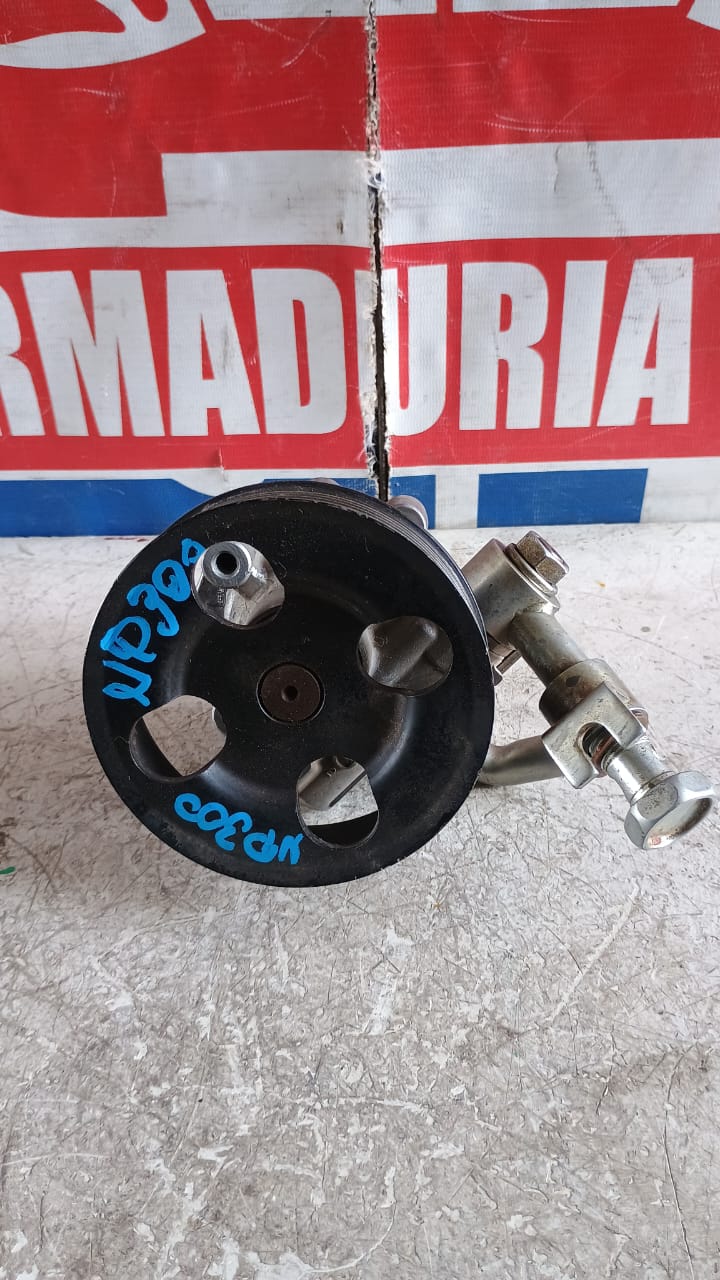 Bomba de direccion nissan np300