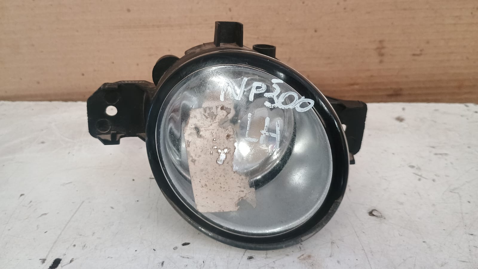 Neblinero izquierdo nissan np300 2016 2017 2018 2019