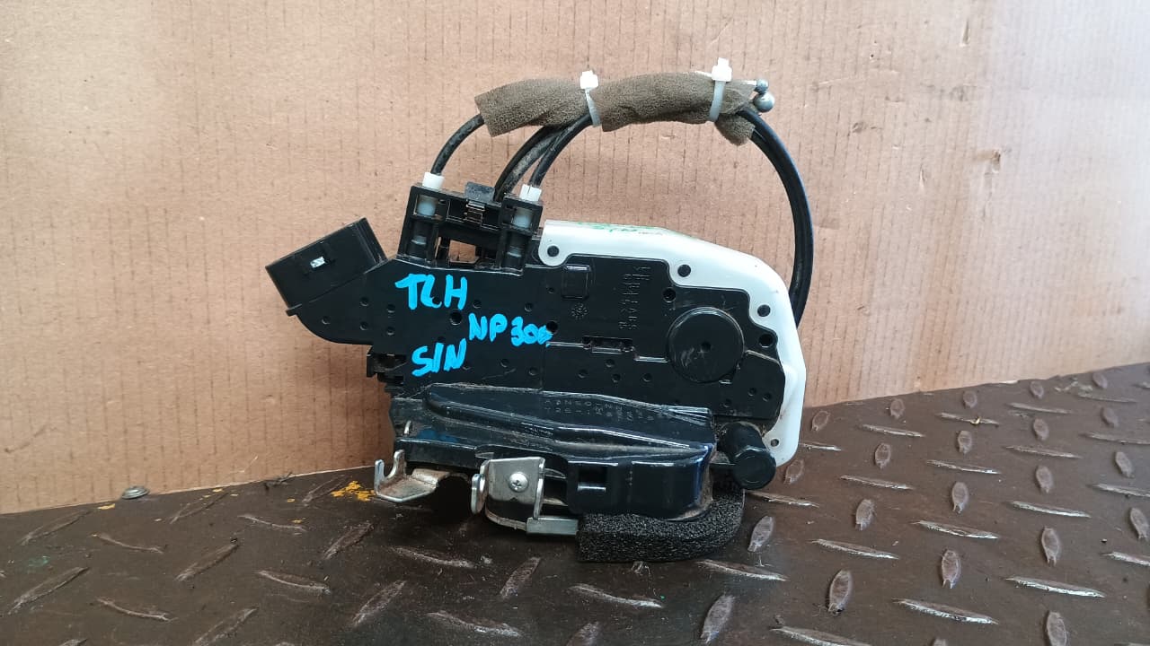 Chapa puerta trasera izquierda nissan np300 2016 2017 2018 2019