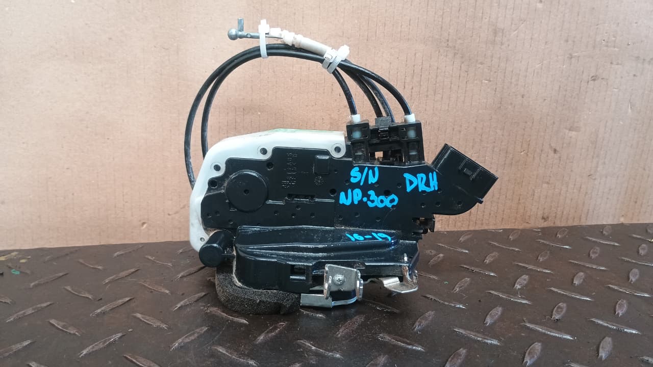Chapa puerta delantera derecha nissan np300 2016 2017 2018 2019