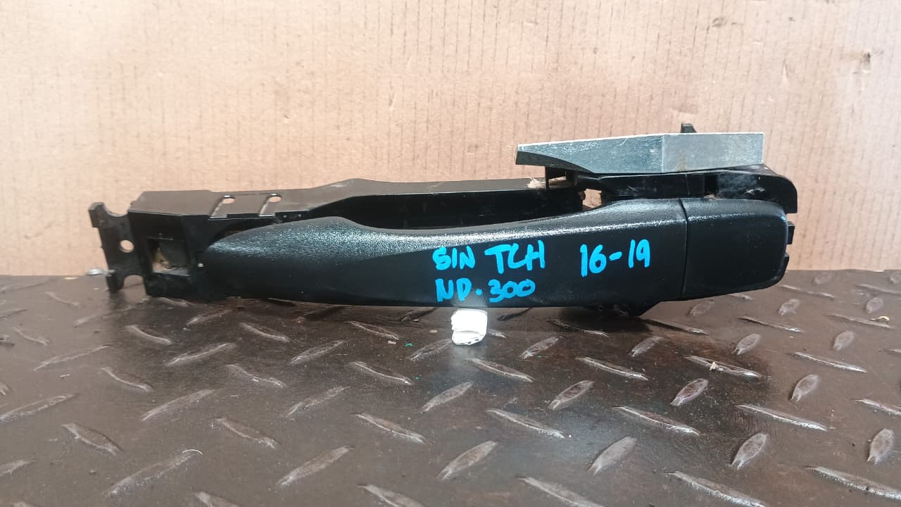 Manilla exterior trasero izquierdo nissan np300 2016 2017 2018 2019