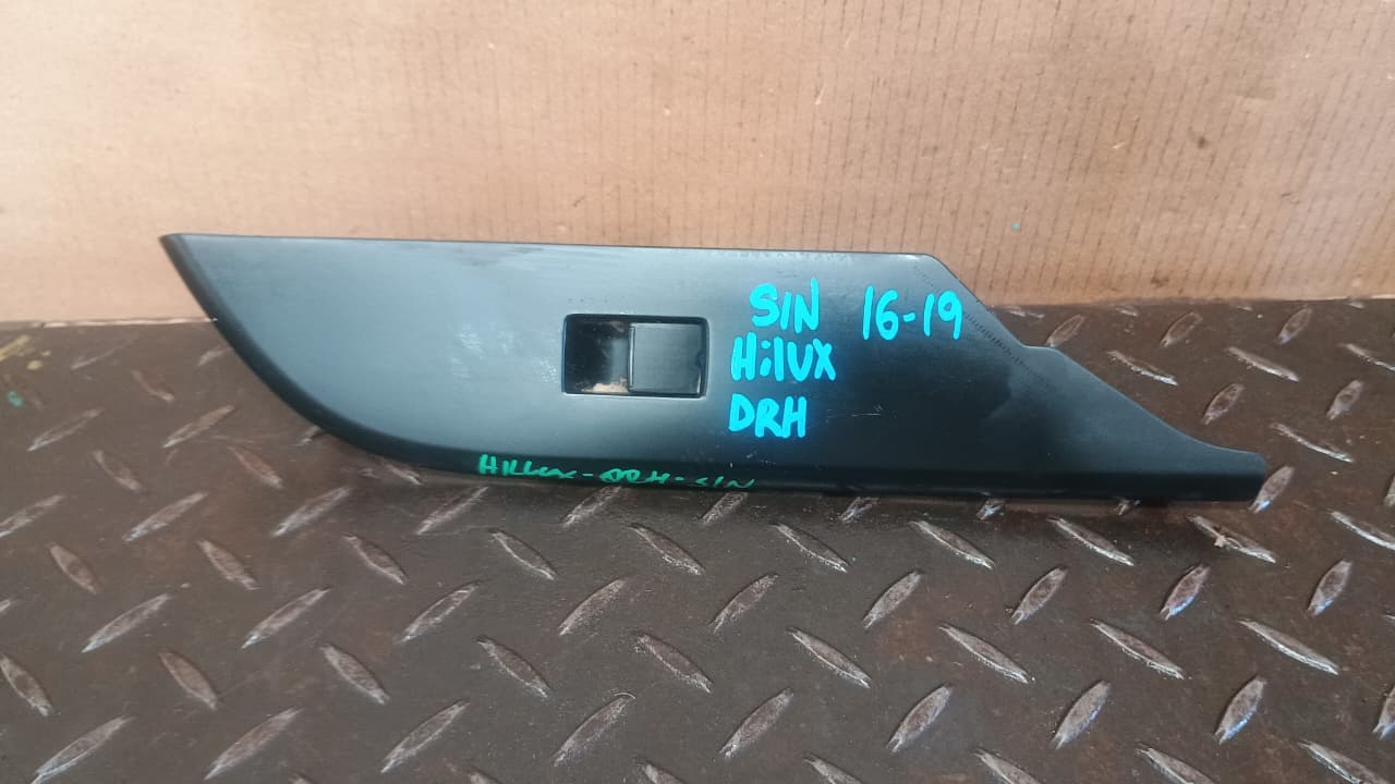 Boton alzavidrio unitario delantero derecho toyota hilux 2016 2017 2018 2019