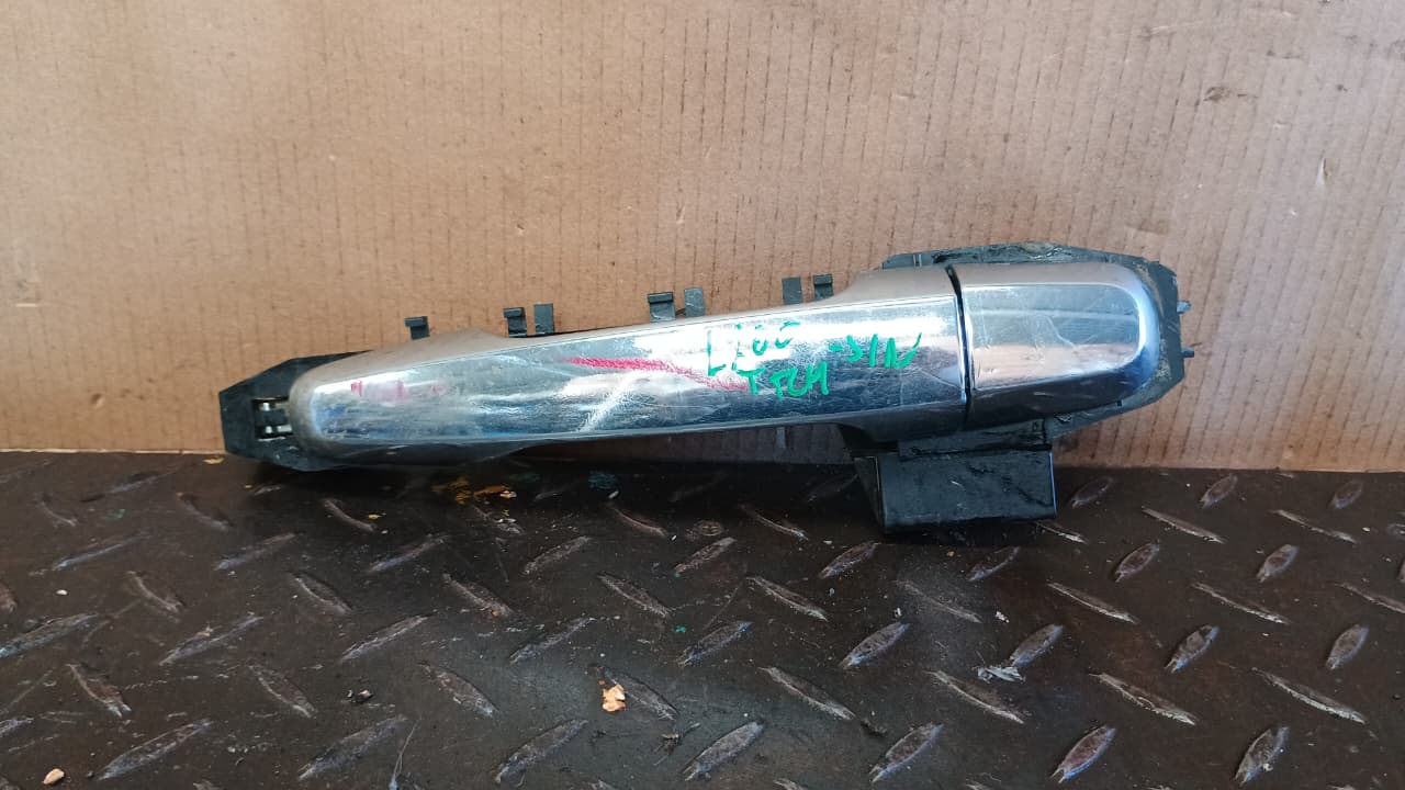 Manilla exterior trasero derecho mitsubishi l200