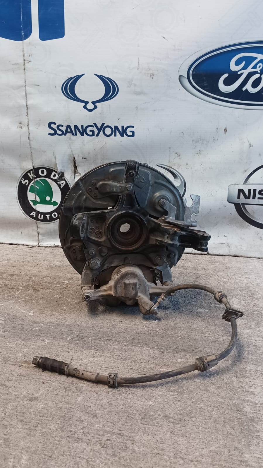 Muñon delantero izquierdo opel combo
