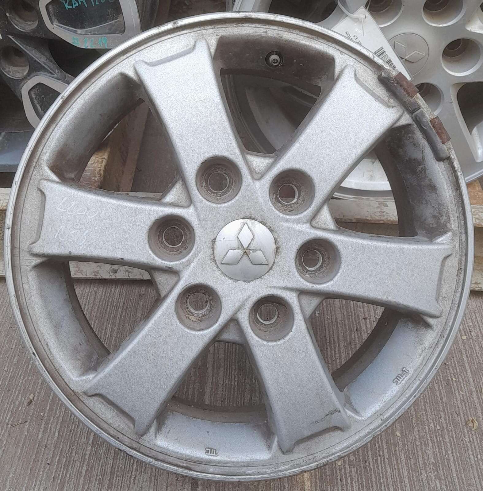 Llanta de aluminio mitsubishi l200
