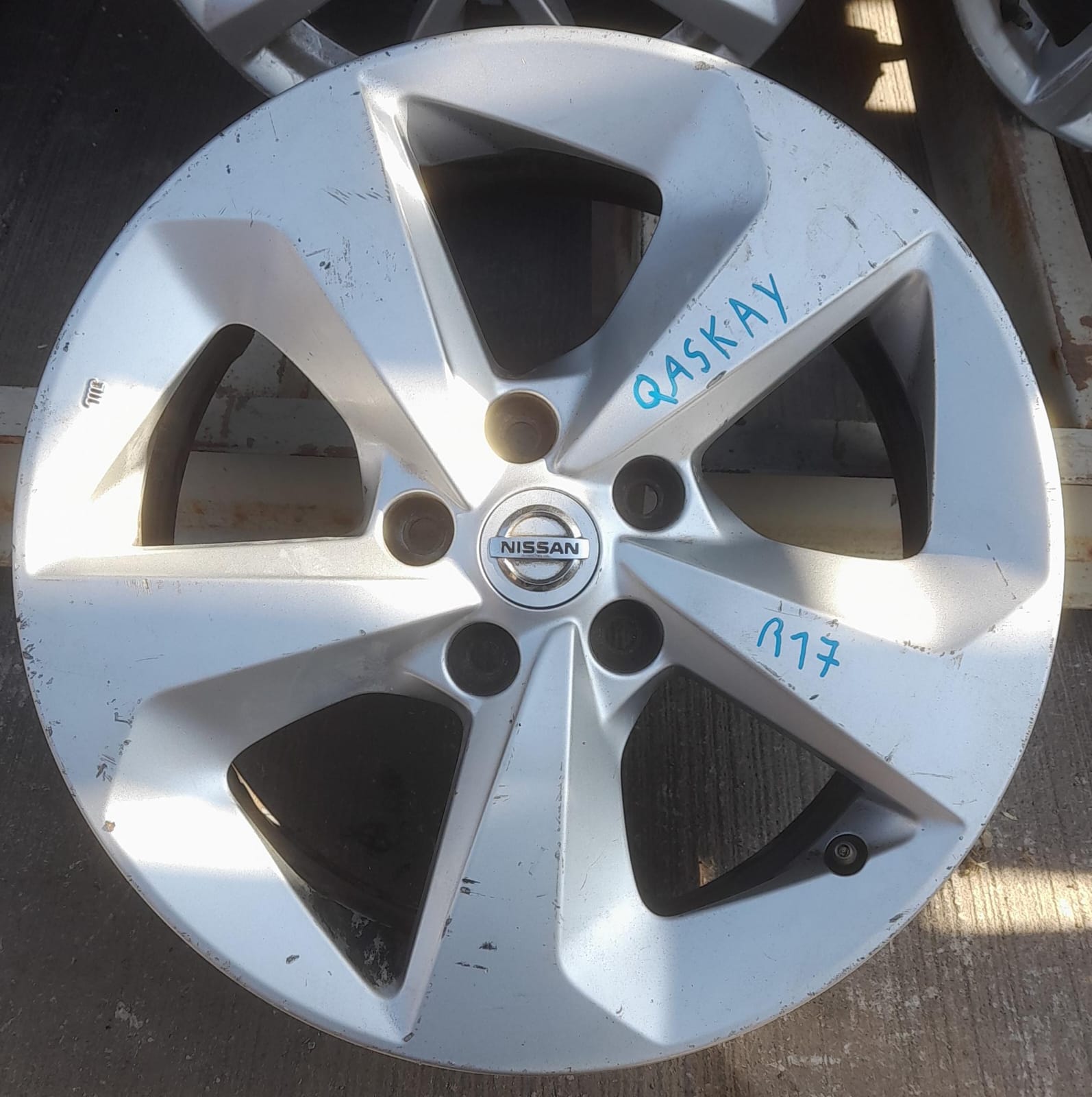 Llanta de aluminio nissan qashqai