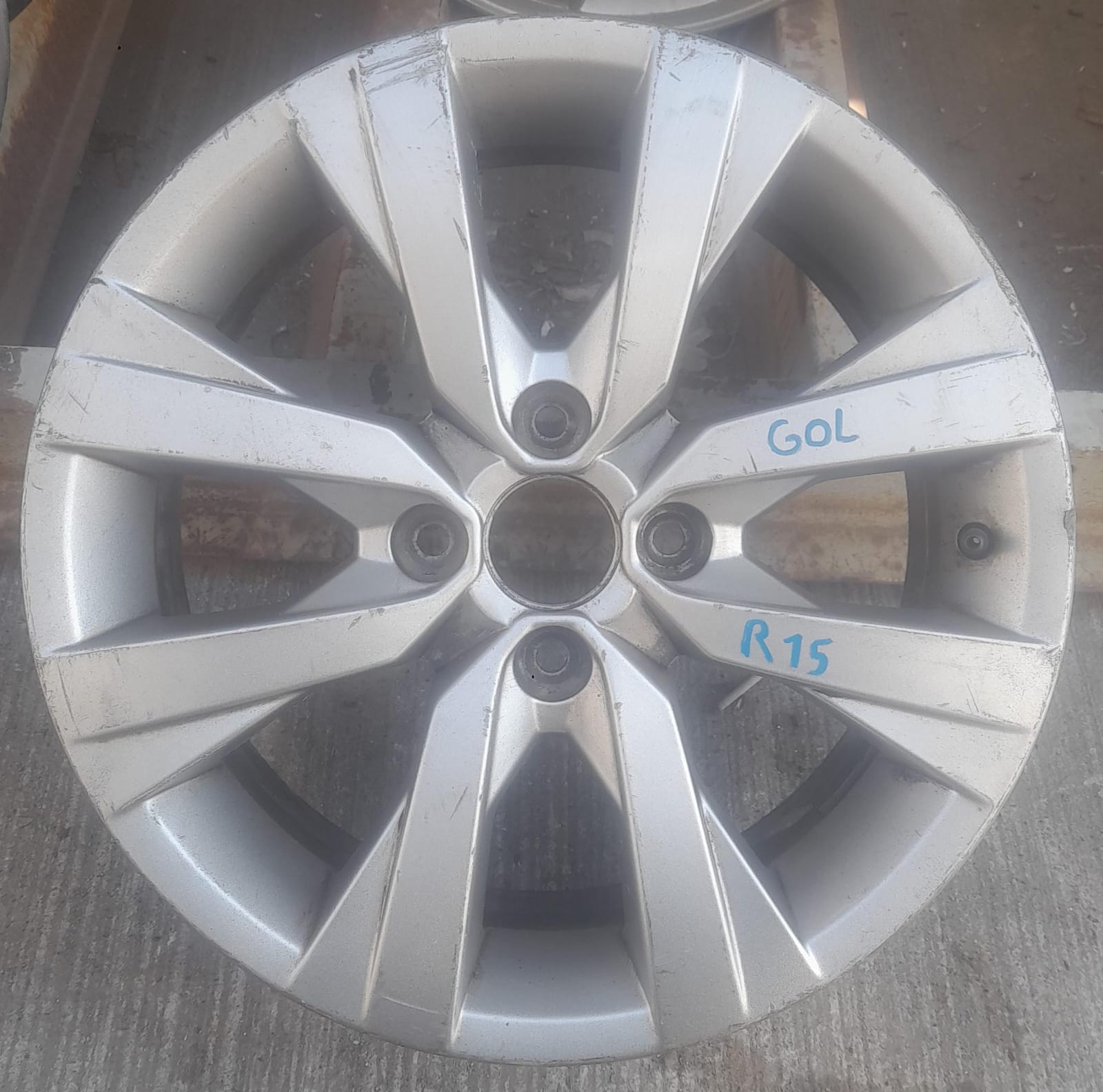 Llanta de aluminio volkswagen gol